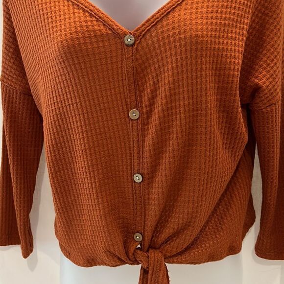 - NWT Try ! This rust color 3/4 sleeves midriff top. Large. decorative b… - Picture 2 of 7